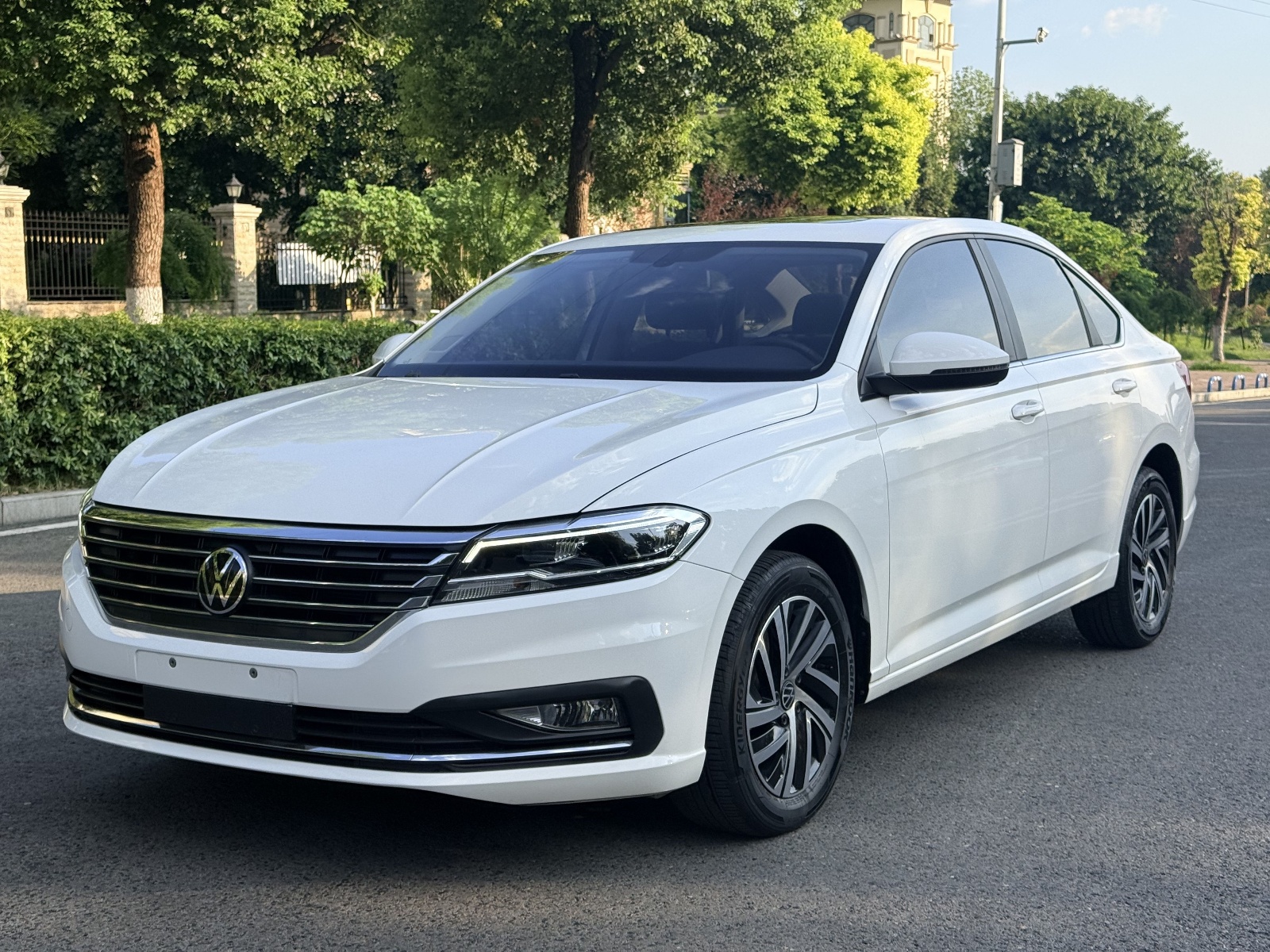 MY2022  Lavida 1.5L  AT  Confort