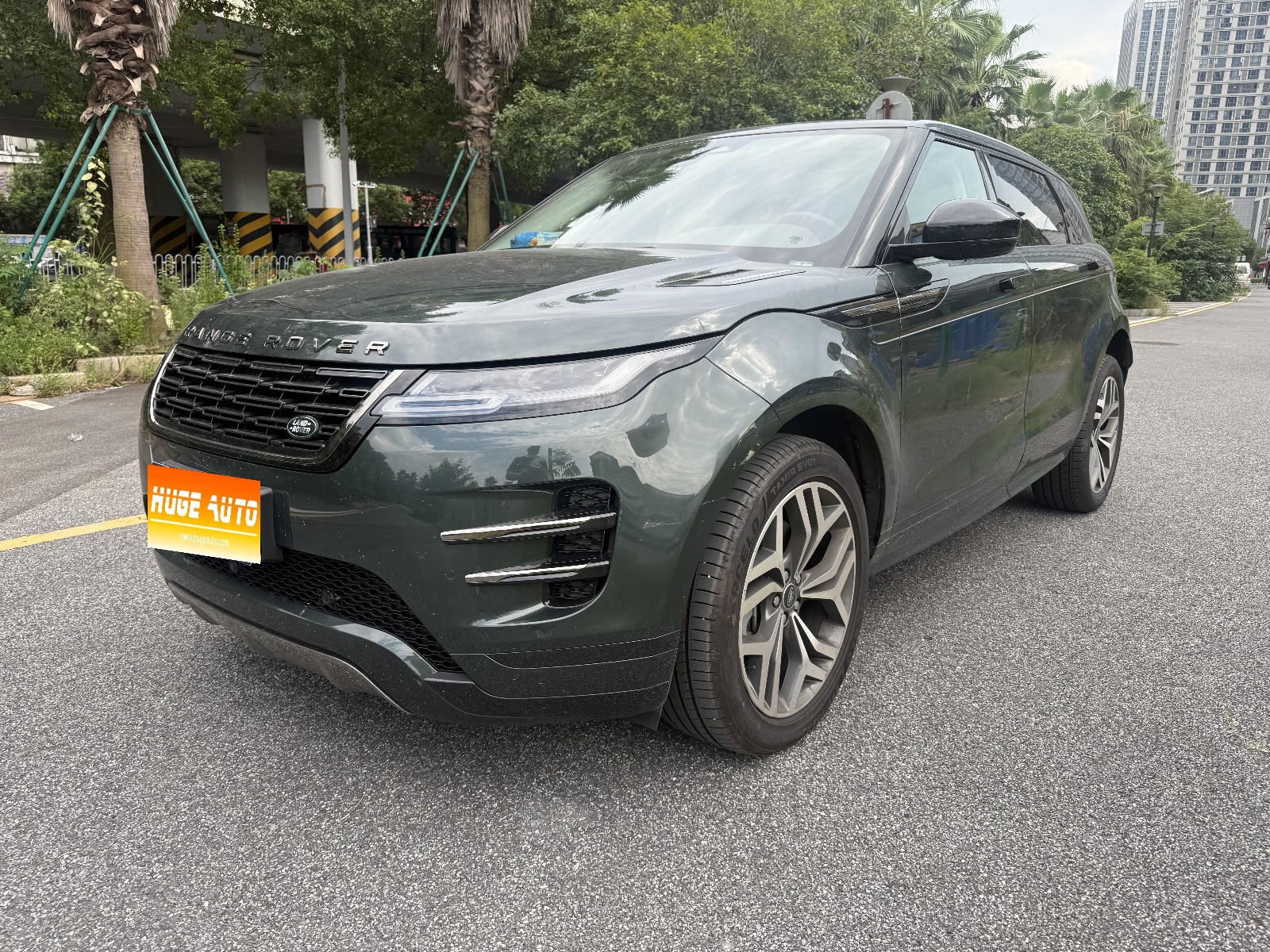 MY2024 Range Rover Evoque L SE Starry