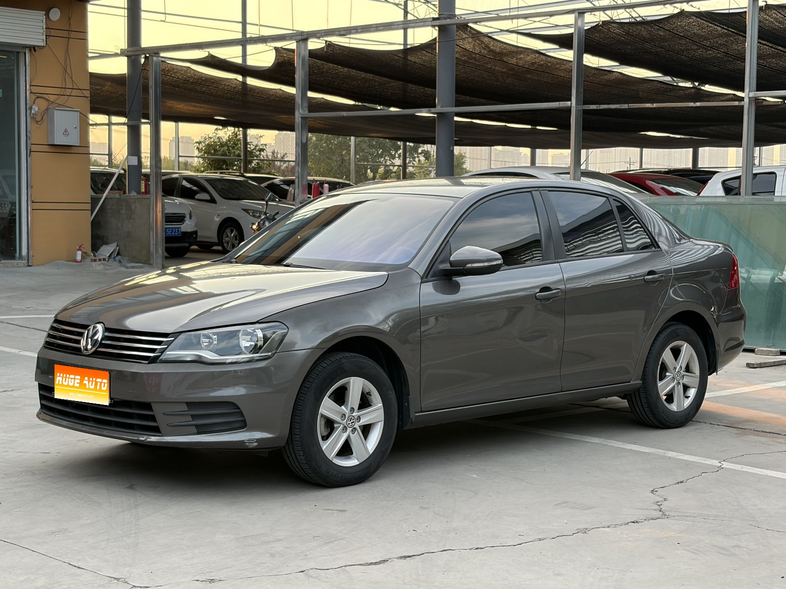 MY2012  Bora  1.6L  MT  Fashion