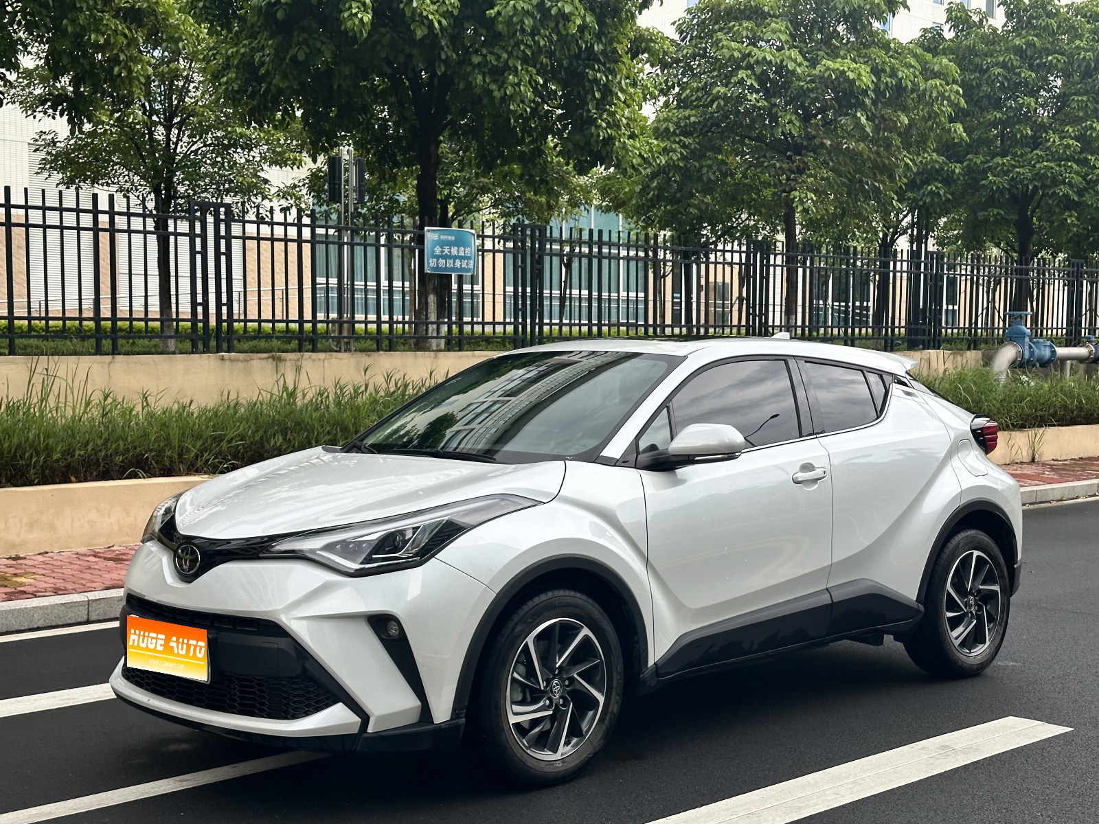 2023款 丰田C-HR 2.0L 豪华版