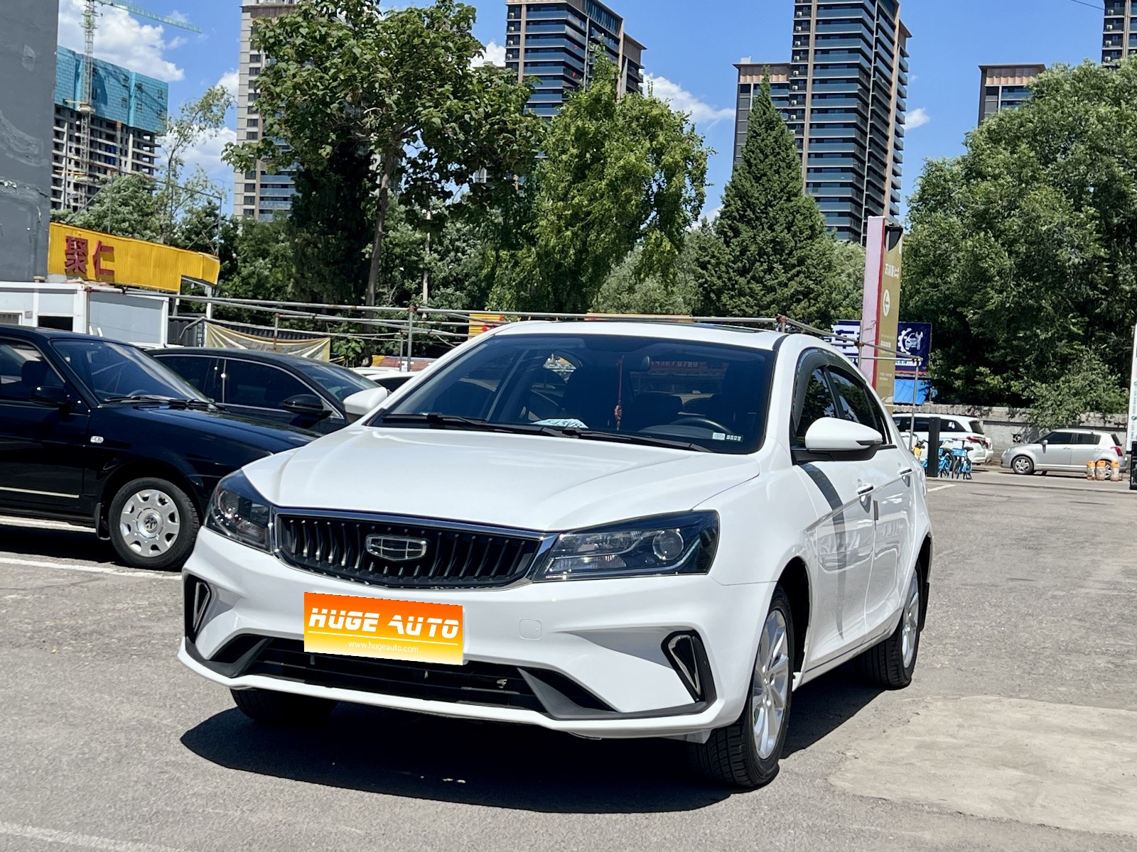 MY2021 EMGRAND UP 1.5L MT Luxury