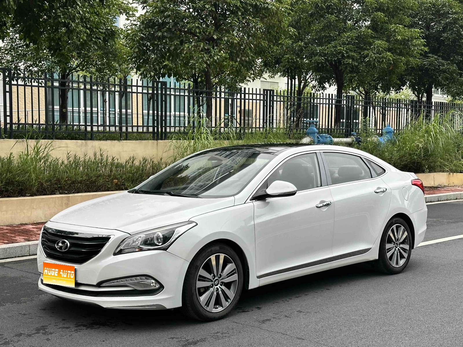 MY2014 Mistra 1.8L AT Distinguished Version DLX