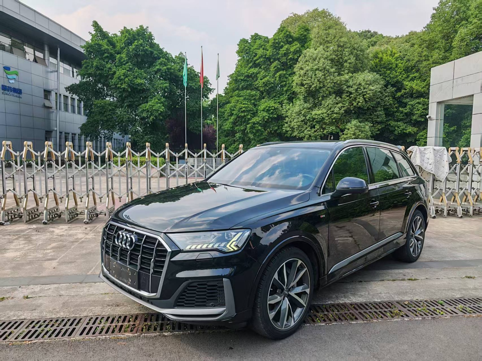 MY2020 Audi Q7 55 TFSI quattro S line Sport Version 