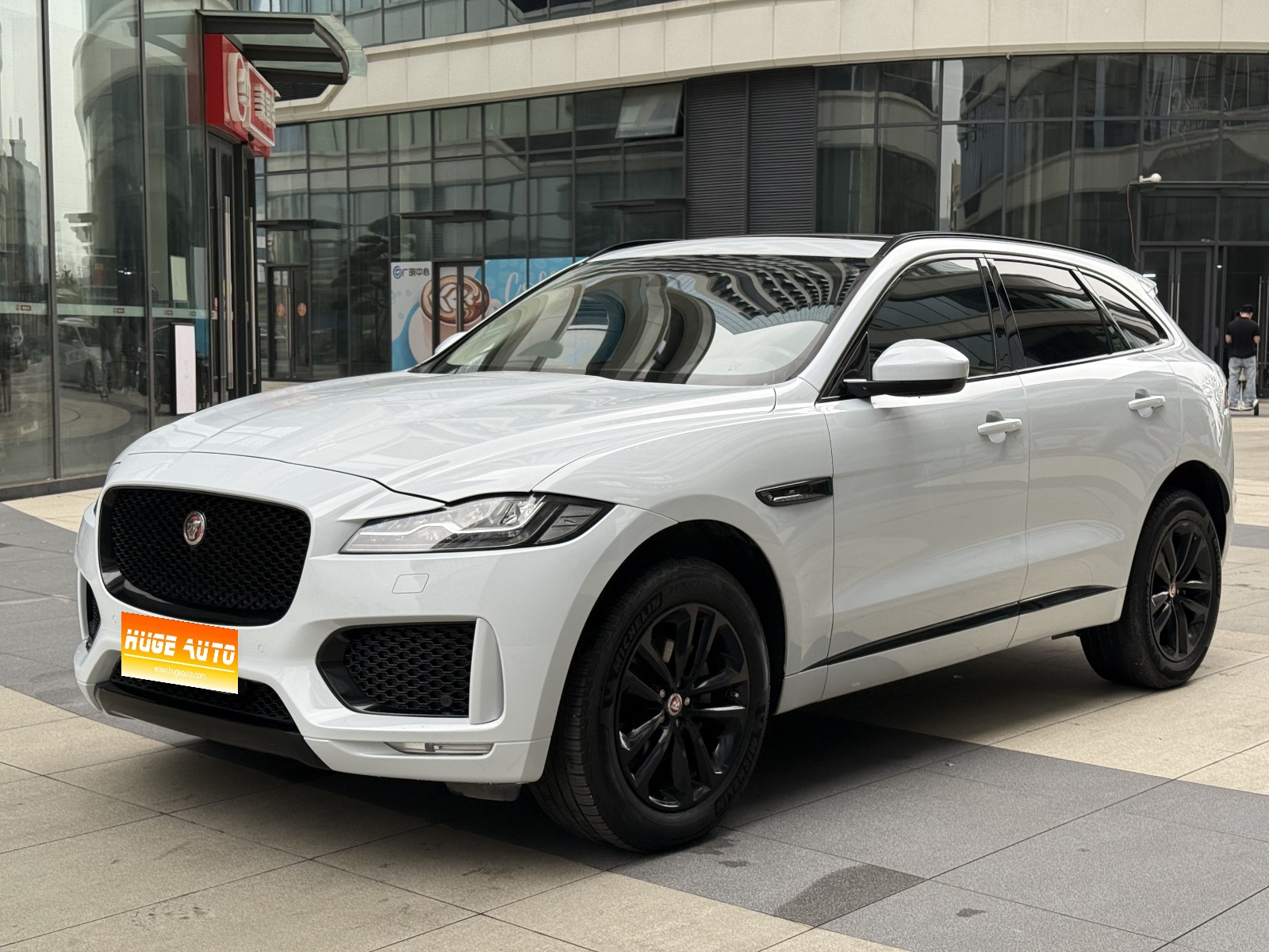 MY2020 Jaguar F-PACE 2.0T Flagship