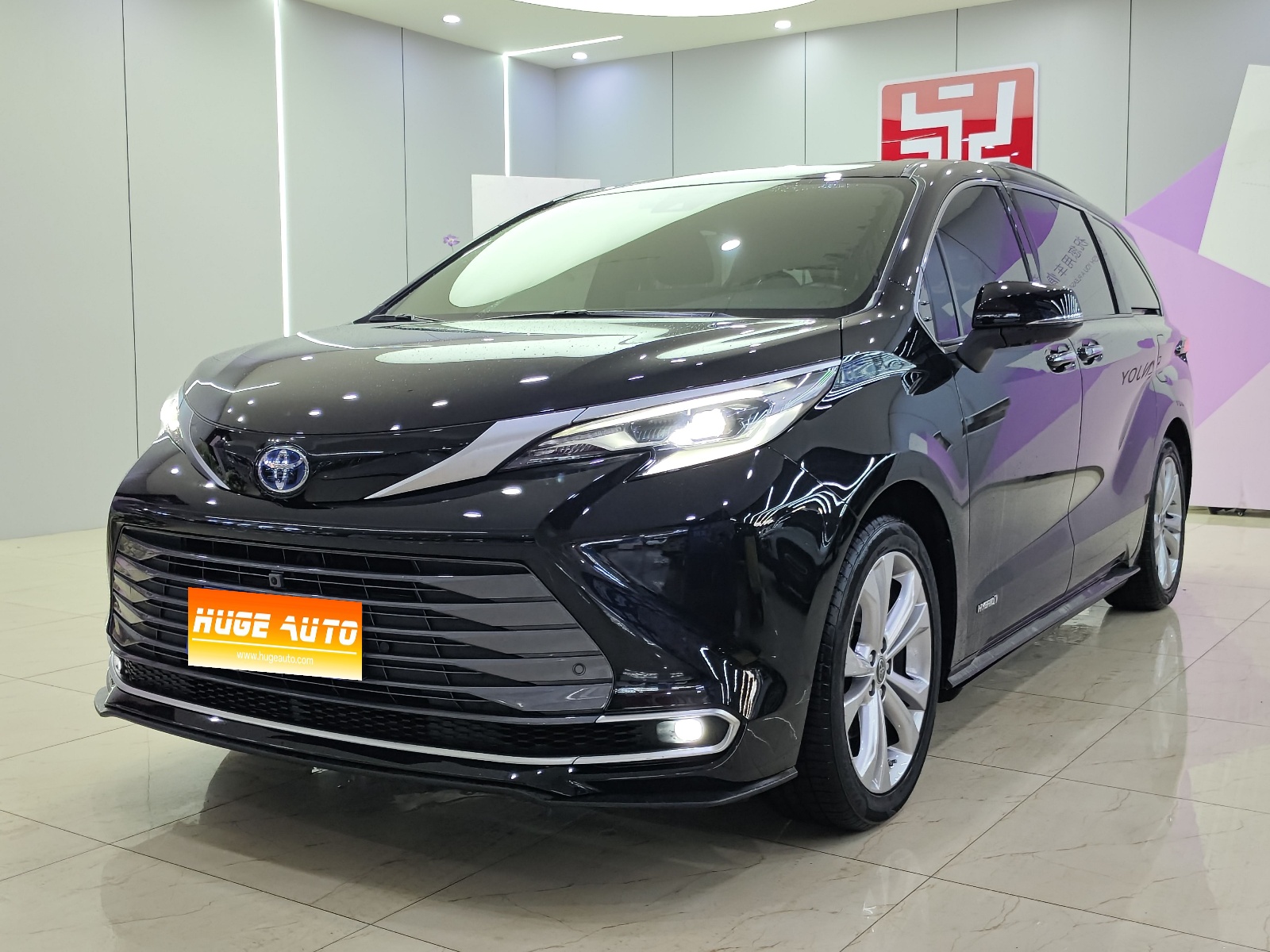 MY2023 SIENNA 2.5L Hybrid Distinguished Version