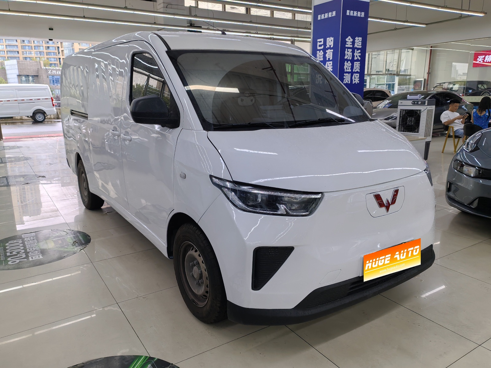 MY2024 Wuling Yangguang 300km Utility Fixed Window 60KW