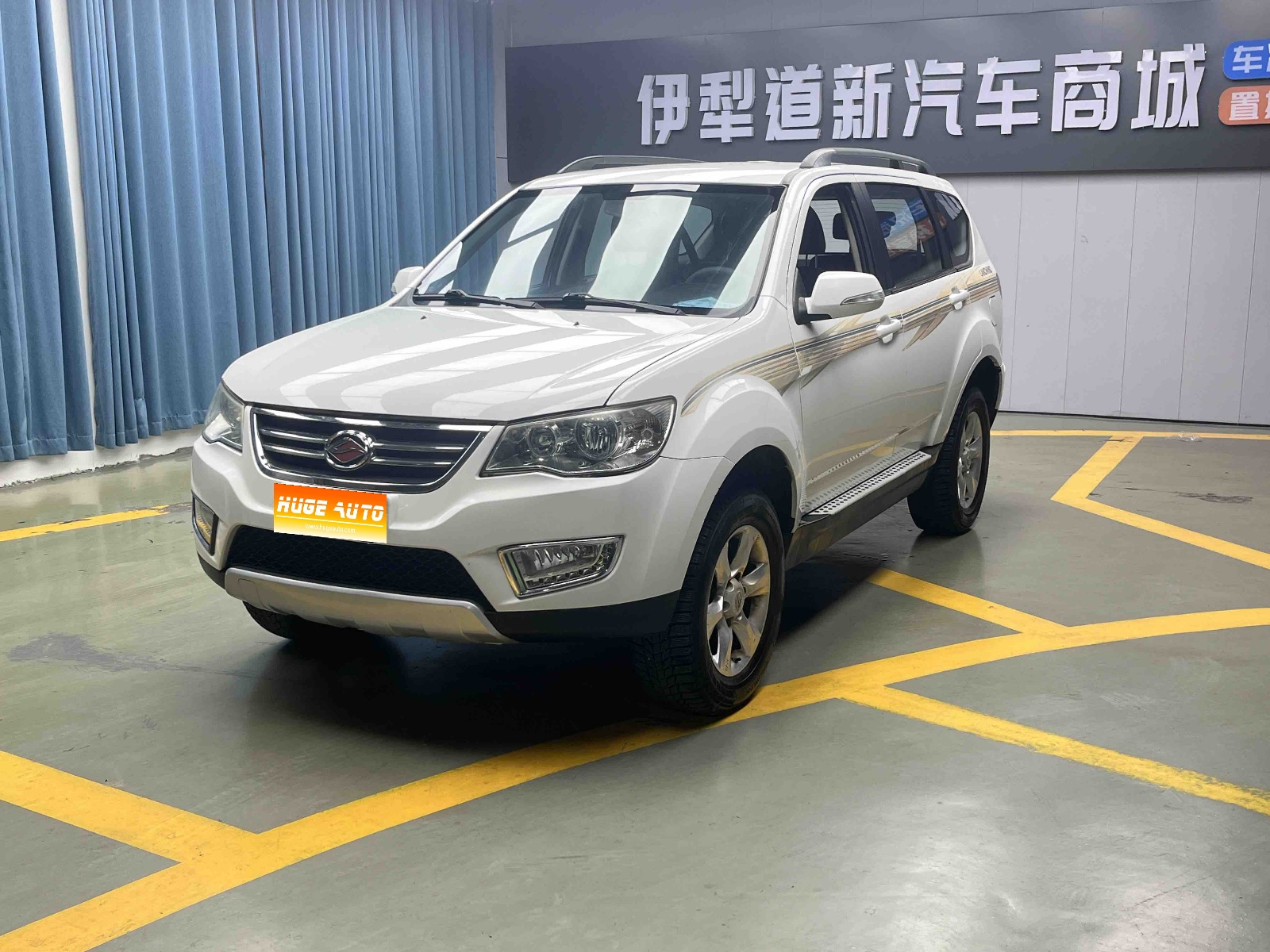 MY2015 Landwind X8 Explore 2.0T Petrol 4X4 Luxury Version