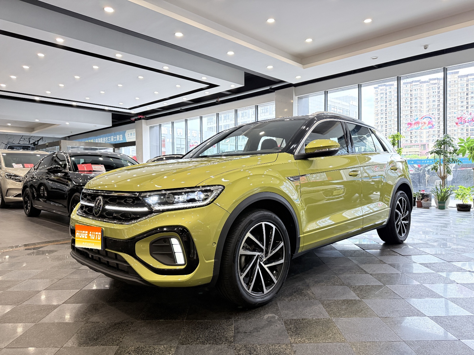 MY2023 T-ROC 300TSI DSG 2WD Starlight