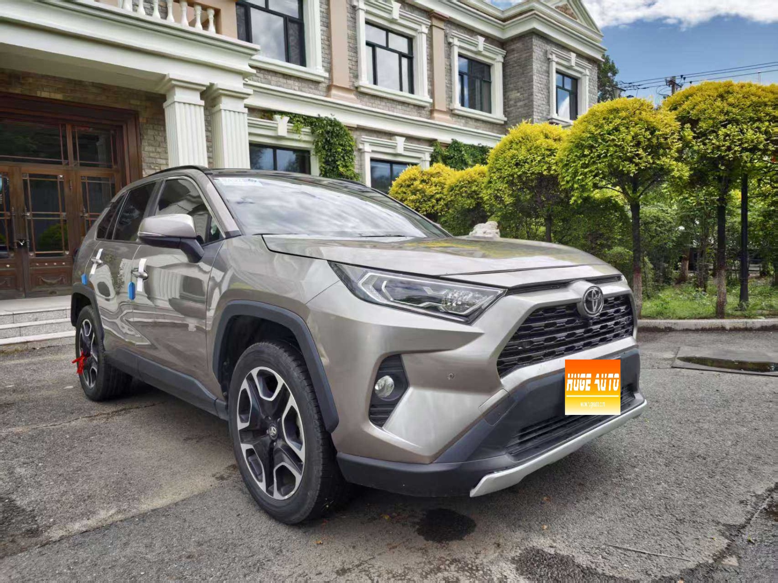 2020款 RAV4荣放 2.0L CVT四驱风尚版
