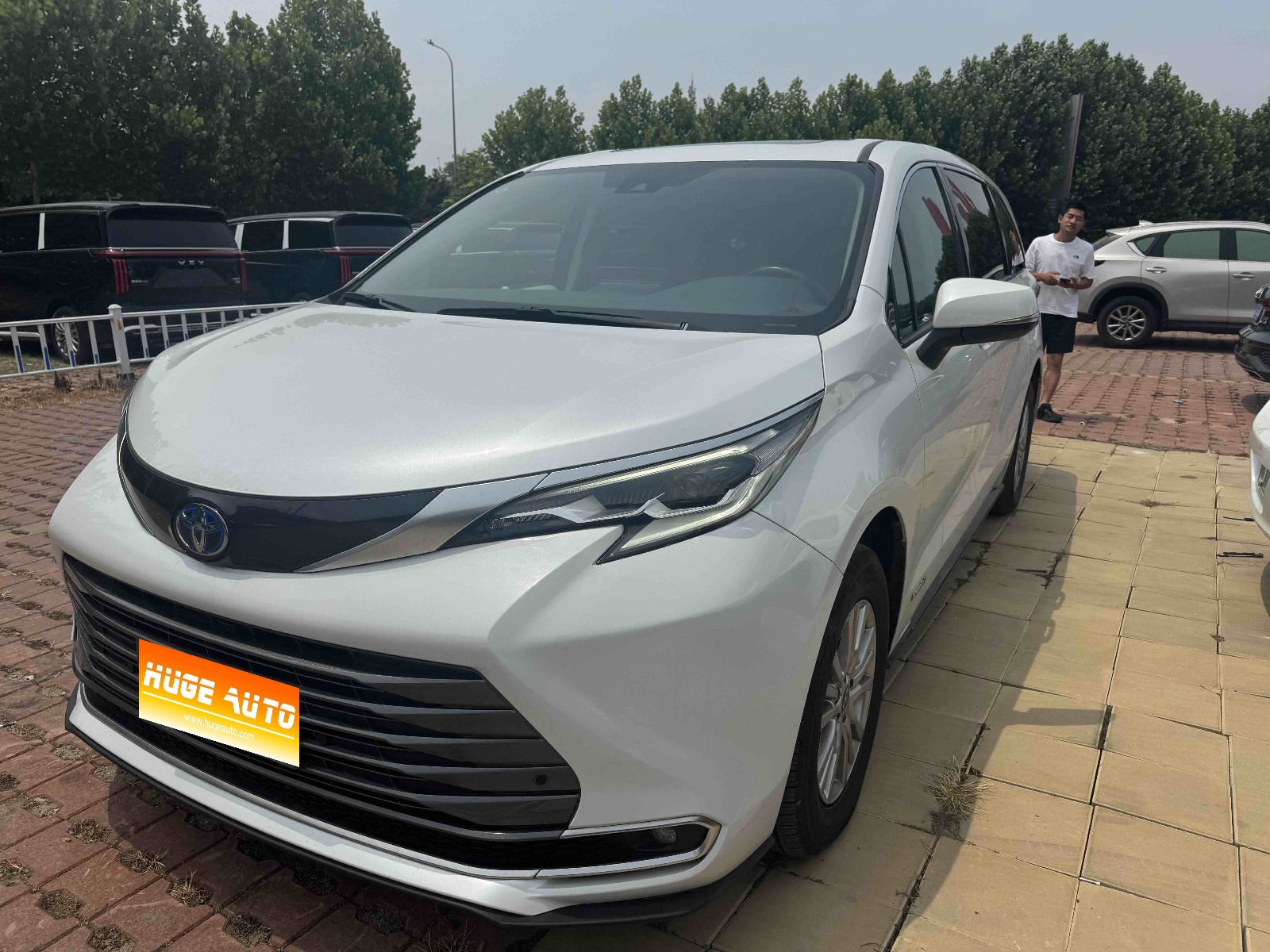 MY2021 SIENNA 2.5L Hybrid Luxury Version 