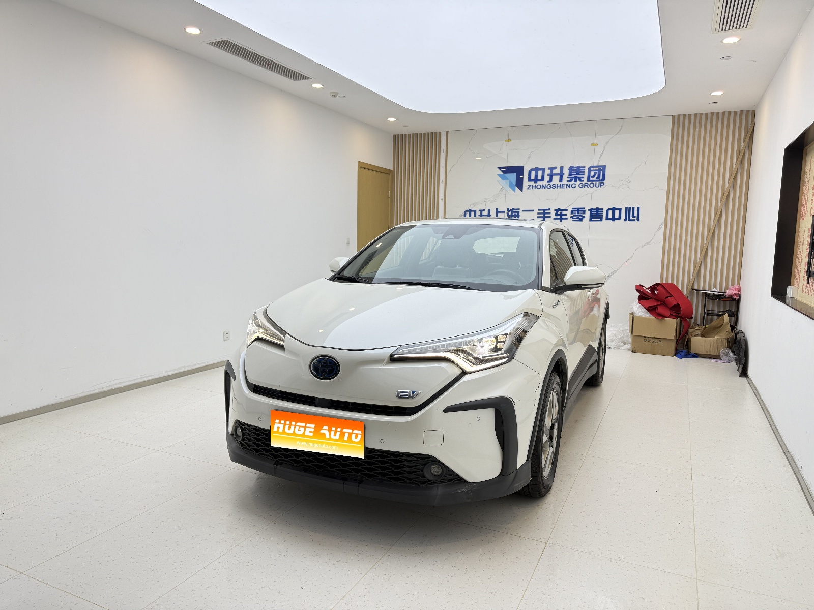 MY2020  Toyota C-HR EV  Distinguished  Sunroof