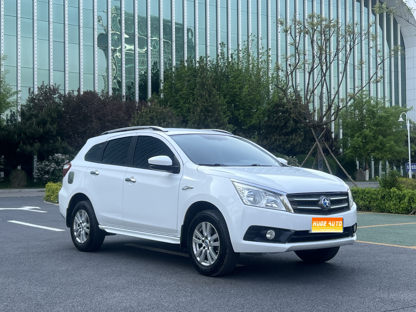 MY2015 Venucia T70 2.0L CVT Trip Version