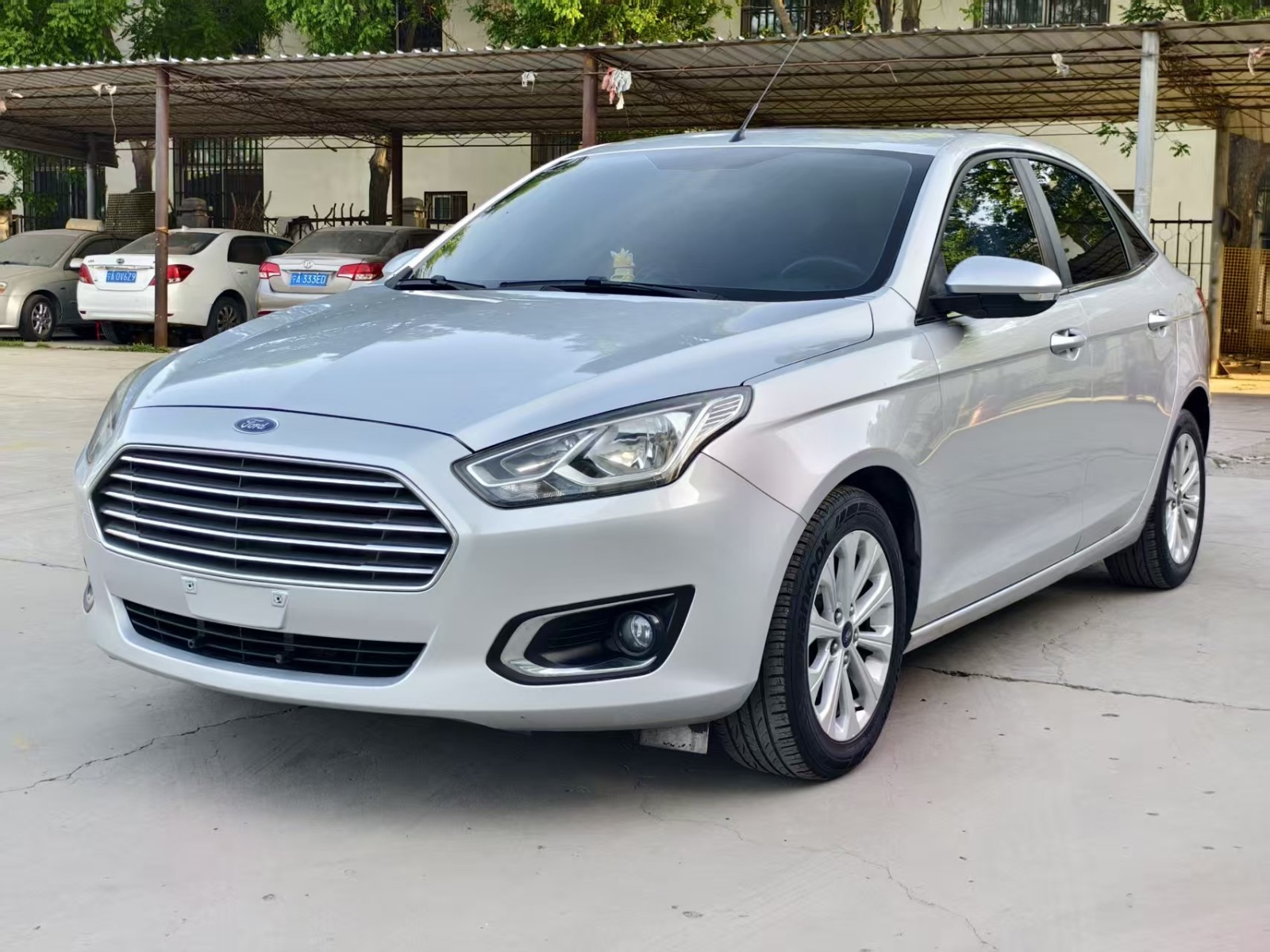 2015款 福睿斯 1.5L 自动时尚型