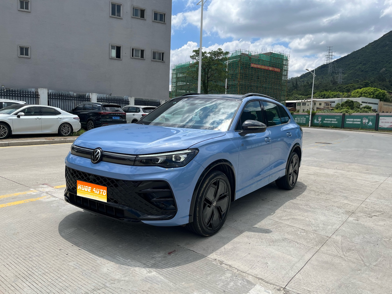 MY2024 Tiguan L PRO 330TSI 2WD R-Line Distinguished