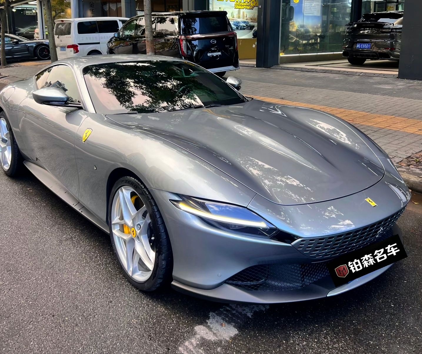 MY2020 Roma 3.9T V8