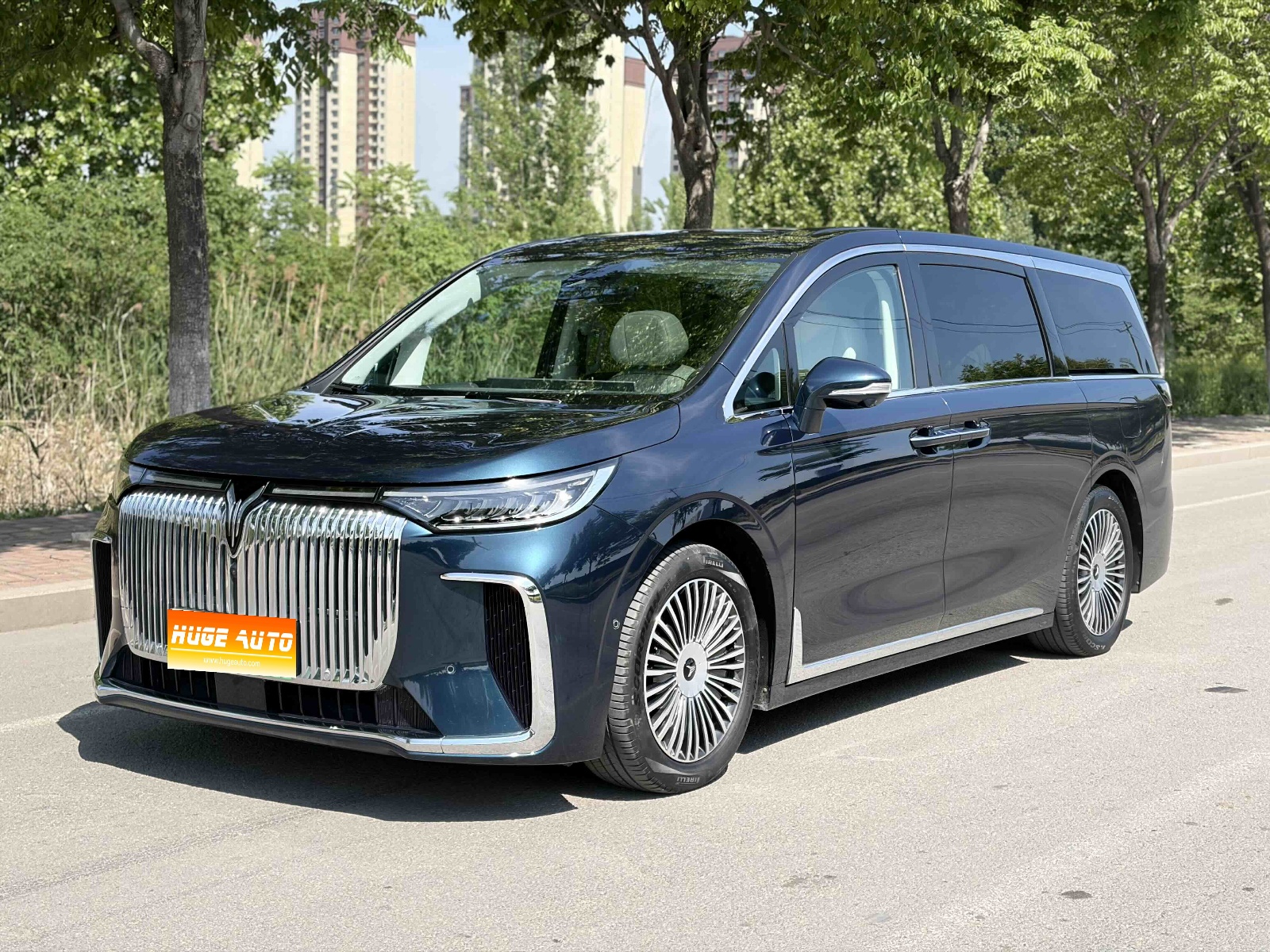 2025款 岚图梦想家 PHEV 四驱旗舰鲲鹏版