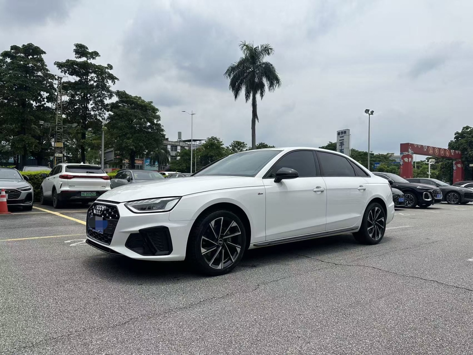 MY2023 Audi A4L 40 TFSI Luxury Dynamic Version