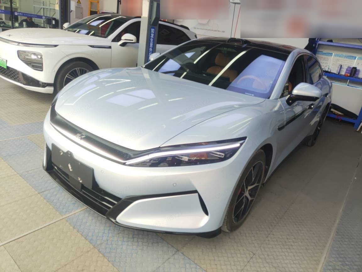 2025款 汉L EV 四驱激光雷达旗舰型