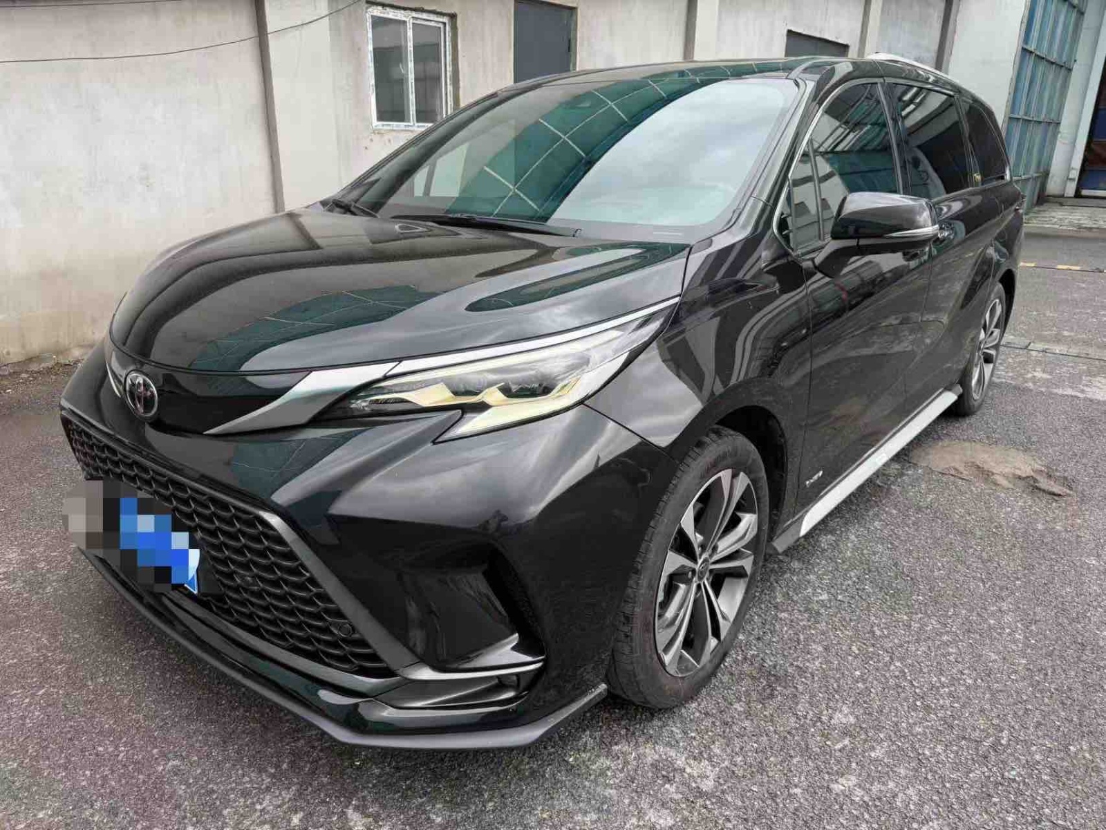 MY2024 Granvia 2.5L Hybrid Flagship ULTRA
