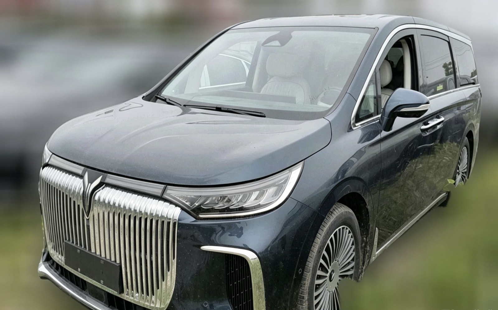 MY2025 VOYAH Dreamer PHEV 4WD Flagship Kunpeng