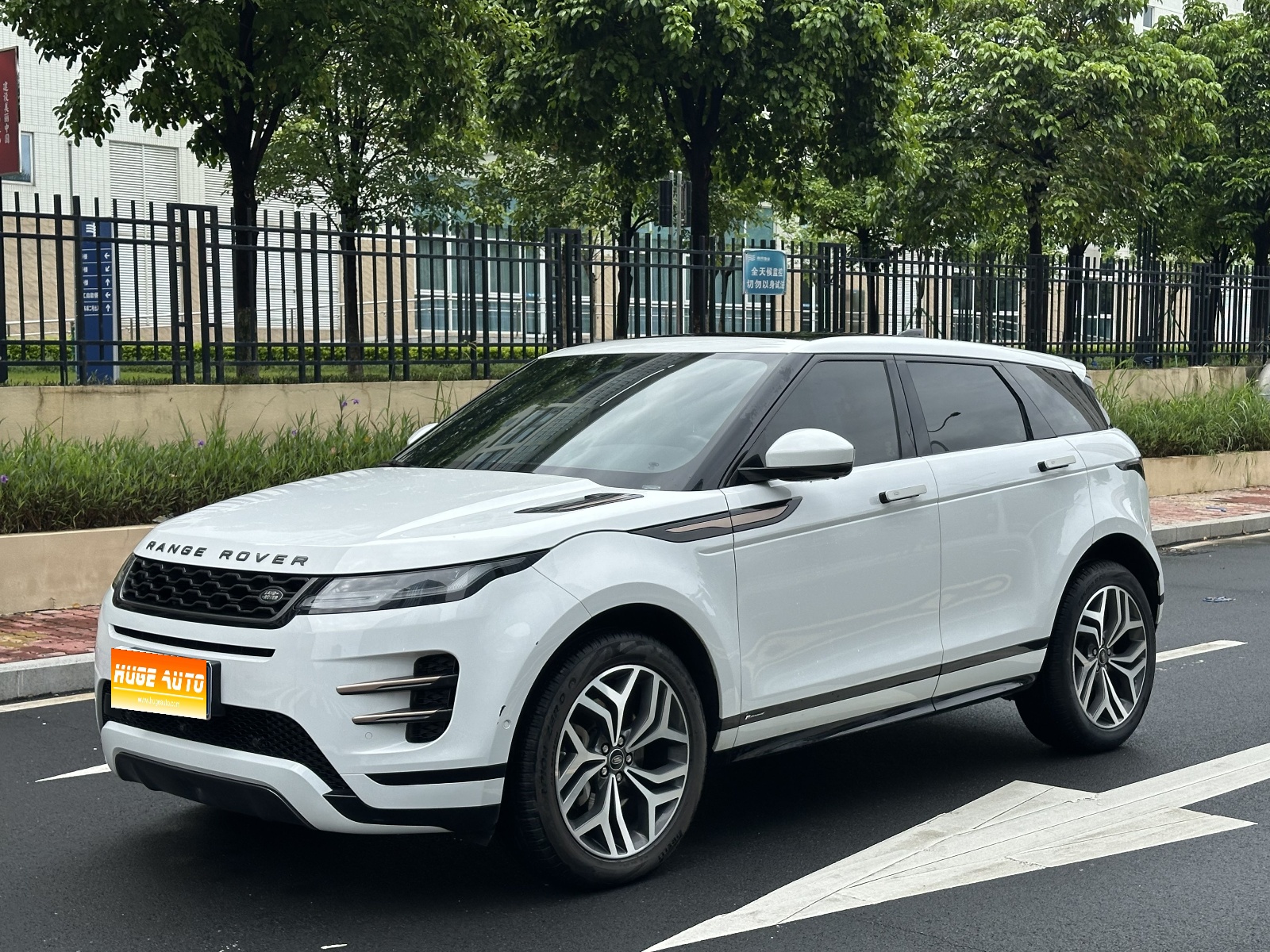 2020款 揽胜极光 249PS R-DYNAMIC SE 运动科技版