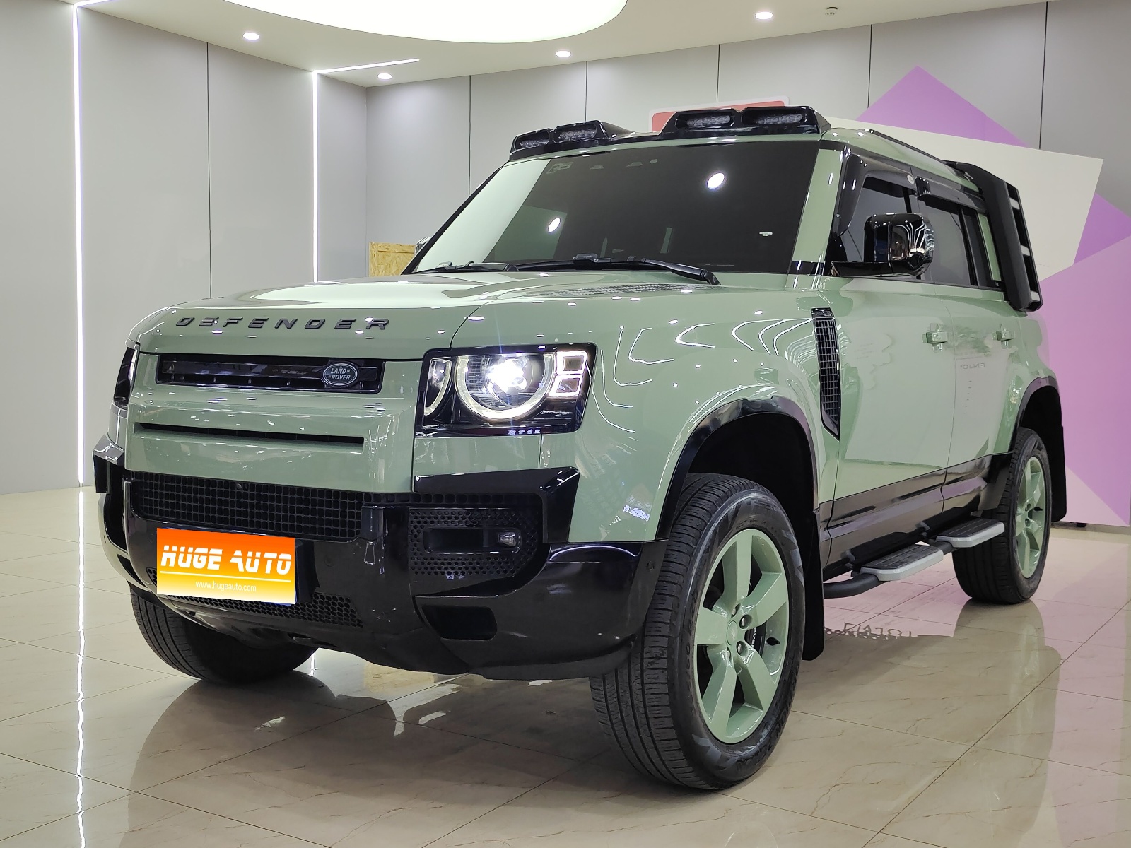 MY2023 Defender 110 3.0T P400 75th Anniversary Legend