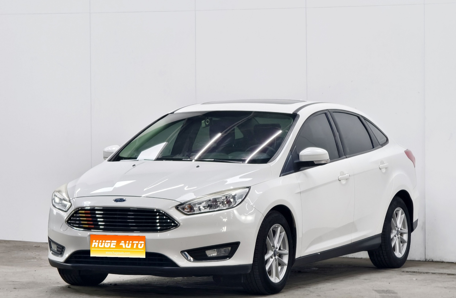 MY2015 Focus Sedan EcoBoost 125 AT Super Fashion 