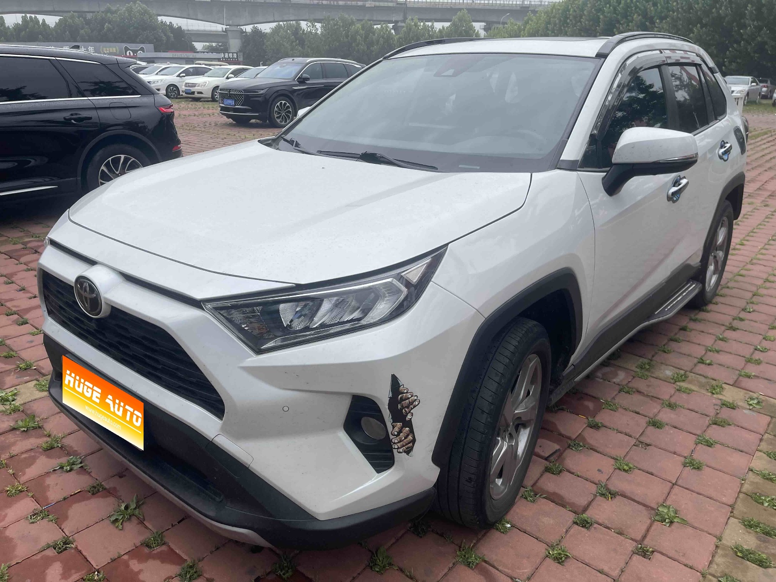 2022款 RAV4荣放 2.0L CVT两驱风尚Plus版