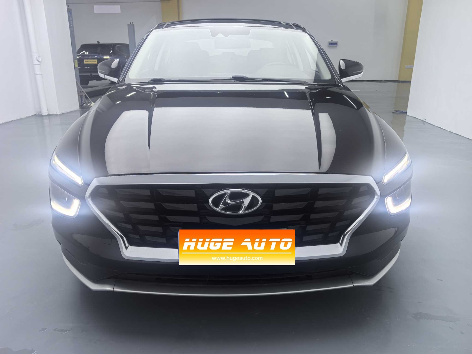 MY2021 Mistra 1.8L CVT LUX Distinguished Version