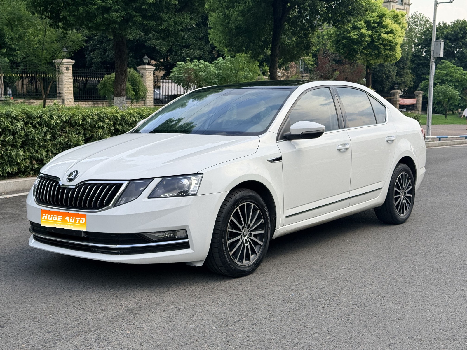 MY2018 Octavia 1.6L AT Luxury Version 