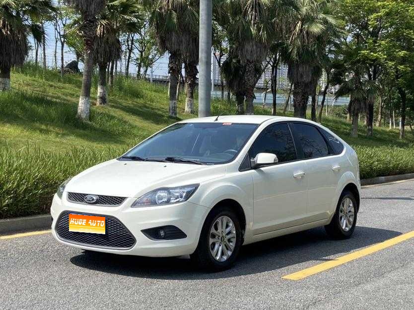 MY2013 Focus Hatchback Classic 1.8L AT Basic 