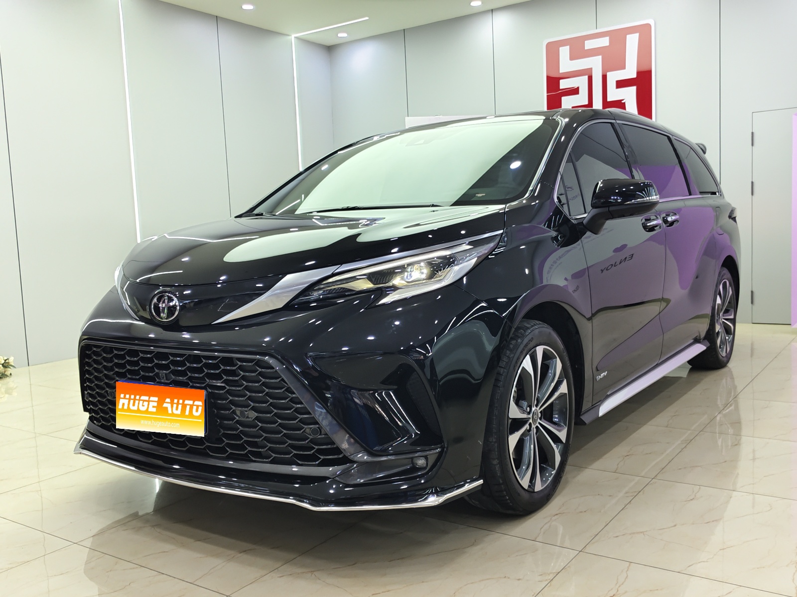 MY2024 Granvia 2.5L Hybrid Distinguished PLUS