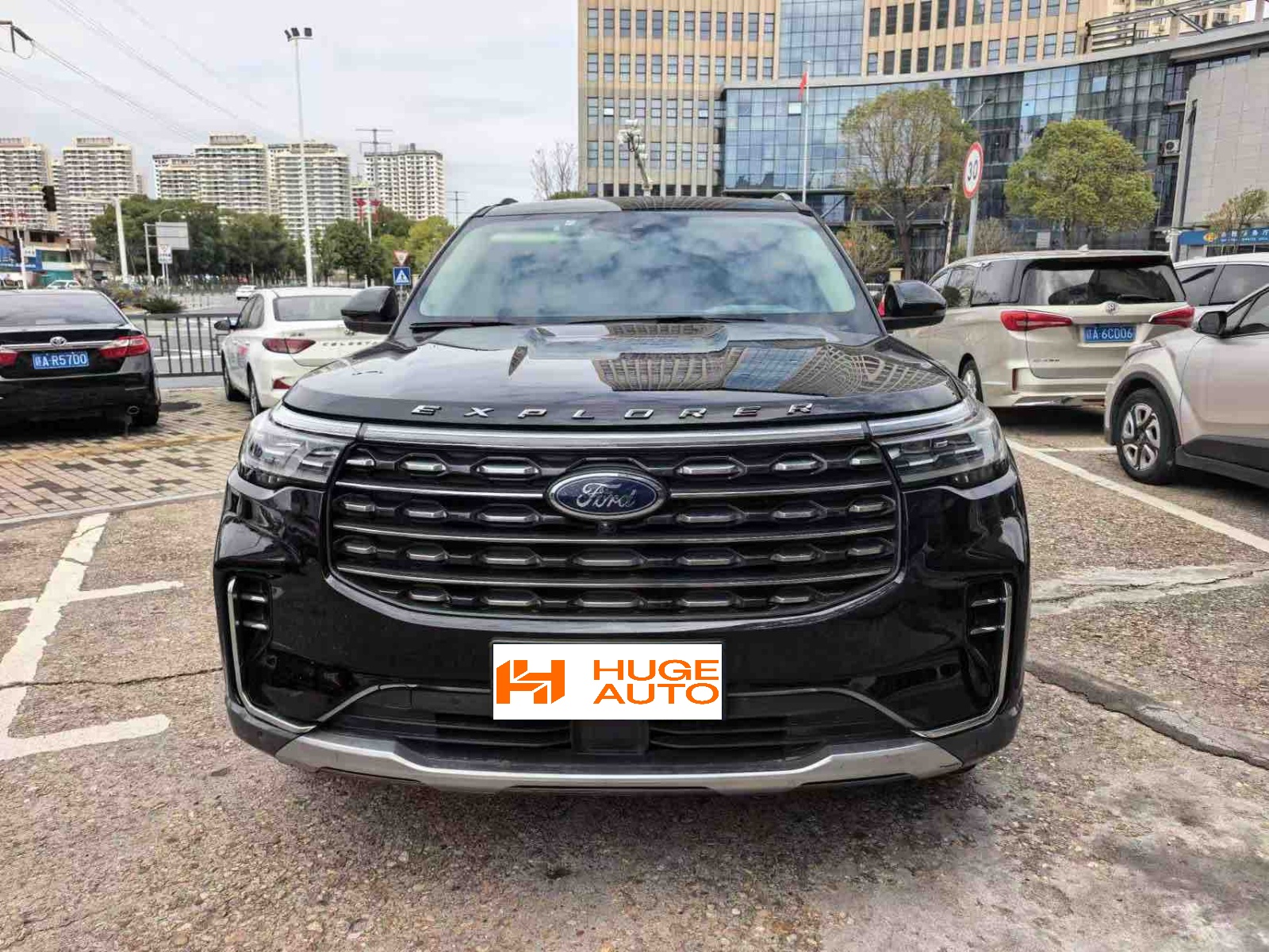 MY2023 Explorer EcoBoost 285 4WD Titanium 7 seats