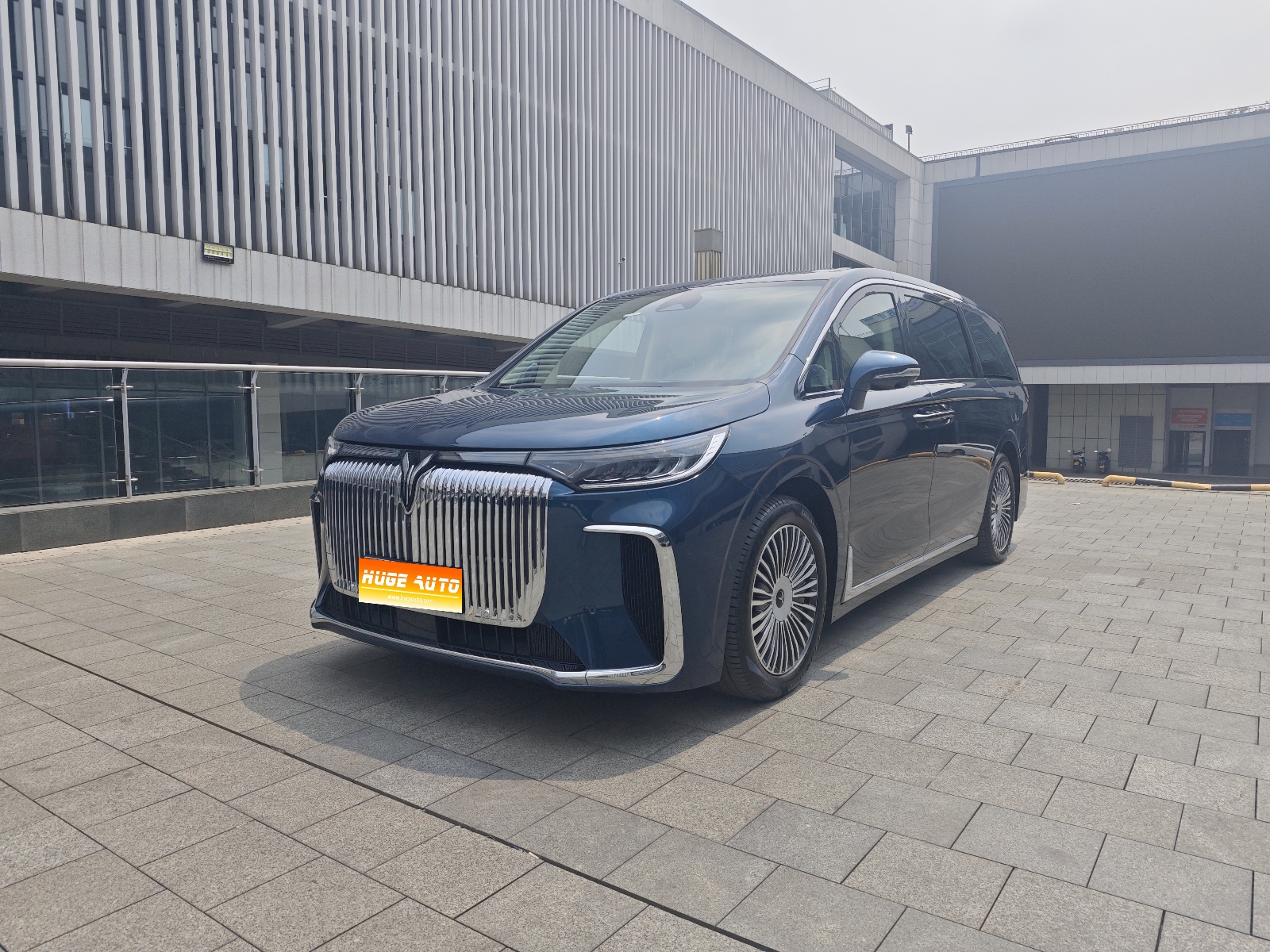 2025款 岚图梦想家 PHEV 四驱旗舰鲲鹏版
