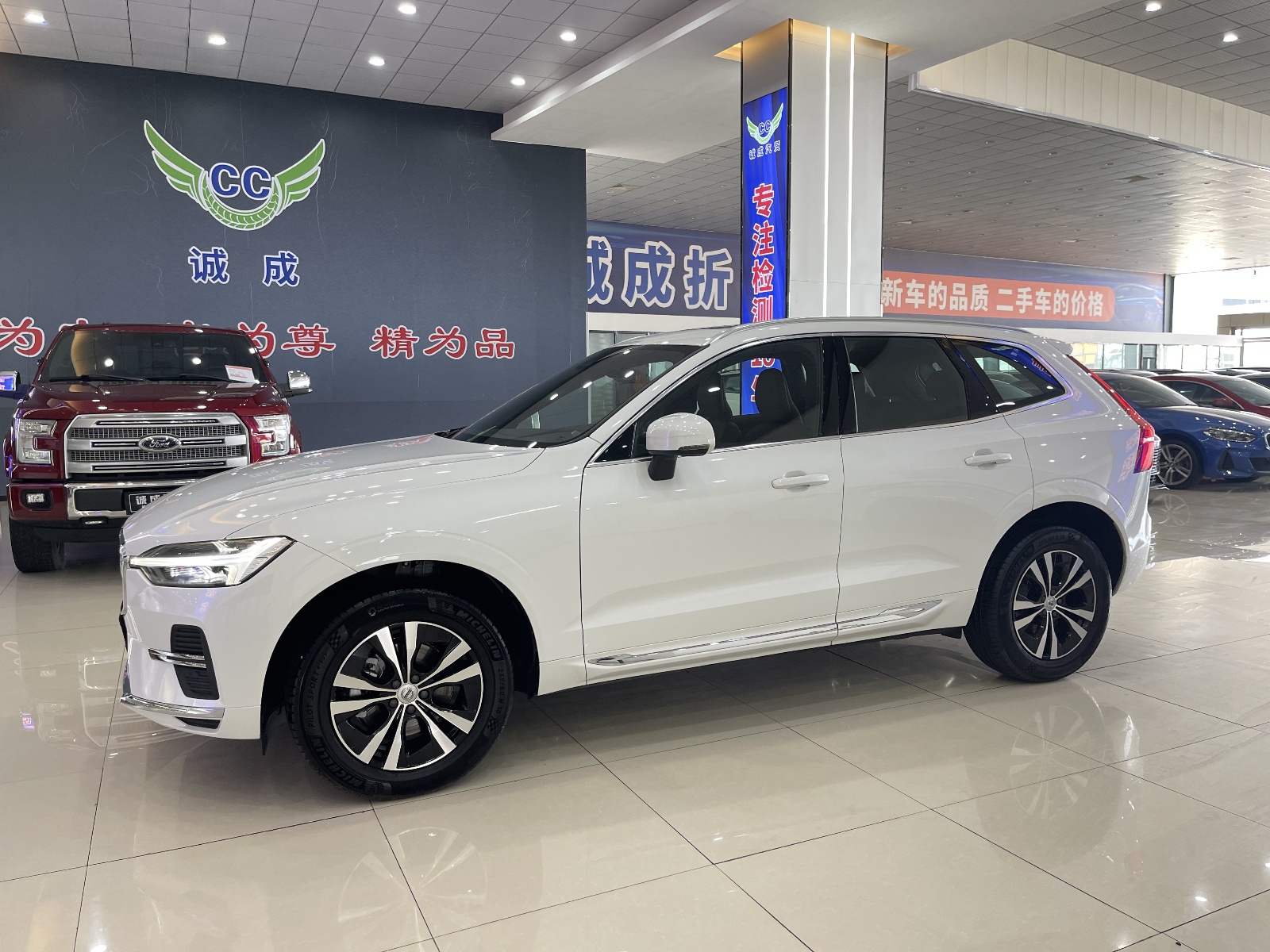 2025款 沃尔沃XC60 B5 四驱智逸豪华版
