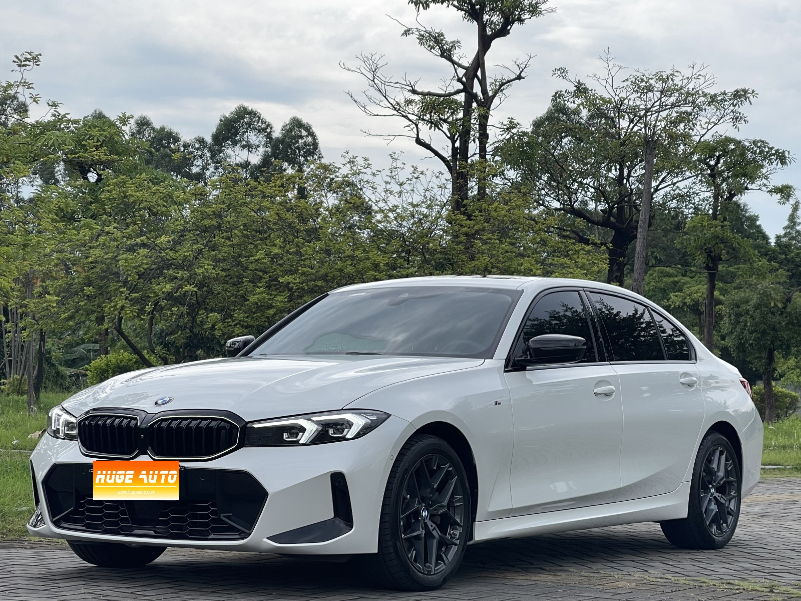 MY2025 BMW 3 Series 330Li M Sport Night Kit