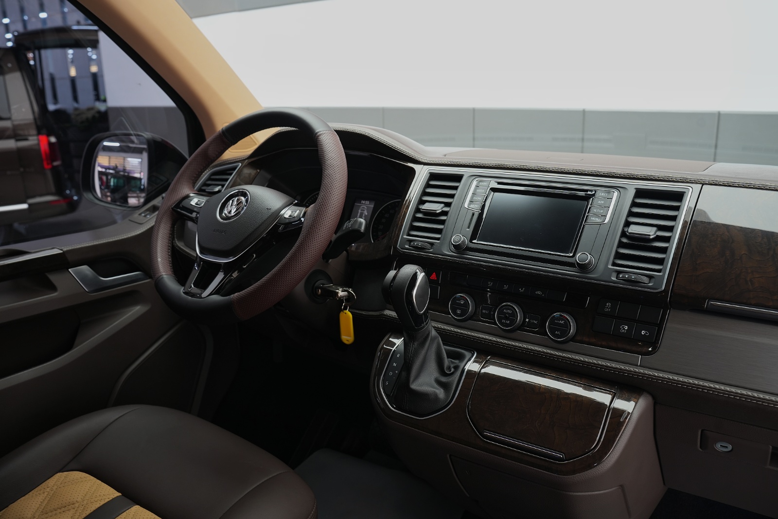 MY2018 Caravelle 2.0TSI 4WD Luxury Version 7-Seat 