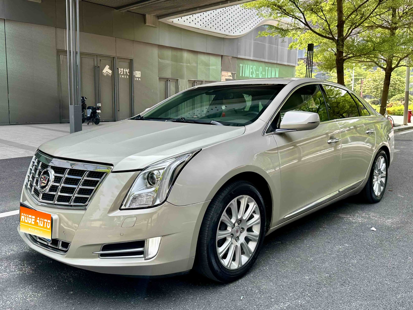 MY2013  Cadillac XTS 28T  Luxury