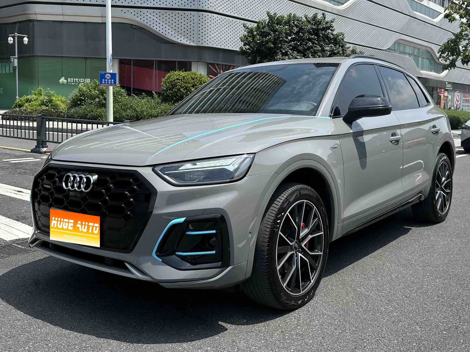 MY2025 AUDI Q5L 45th Anniv. Collection 45 TFSI Luxury Dynamic Version