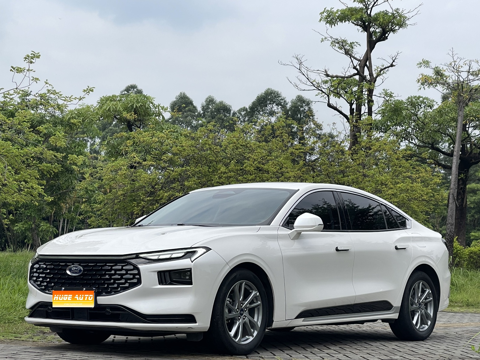 2023款 蒙迪欧 1.5T E-混动 豪华型
