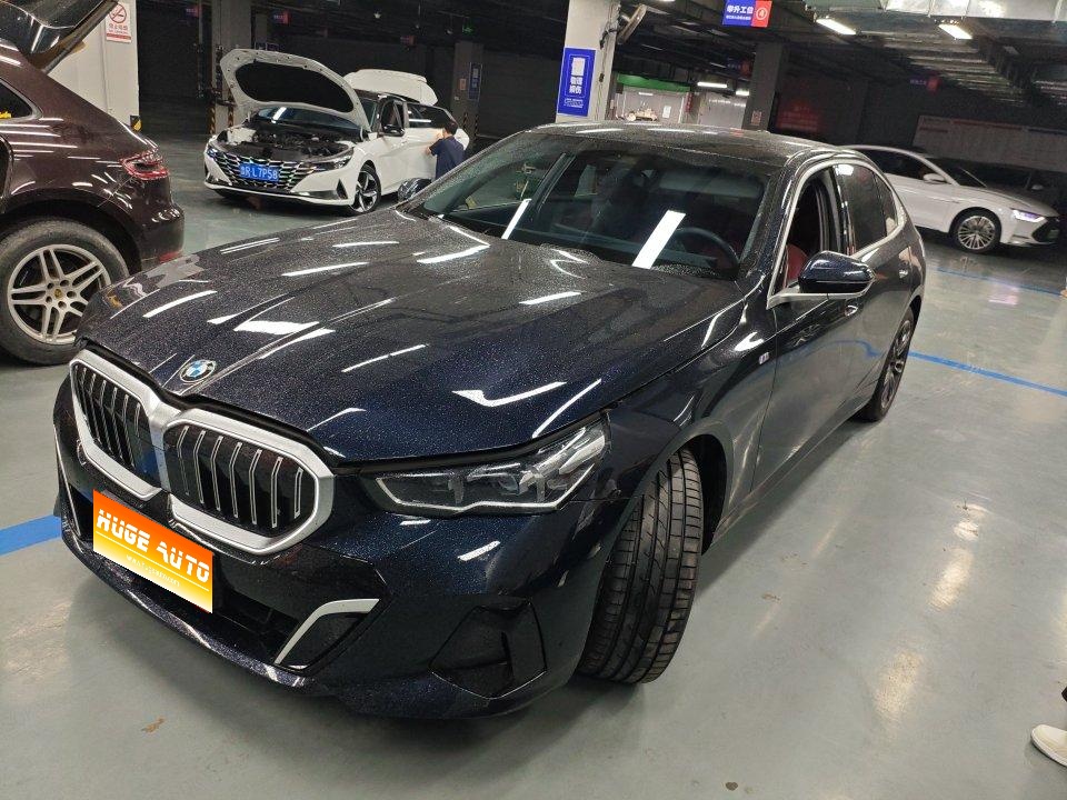 MY2025 BMW 5 Series 530Li Lead Version M Sport kit