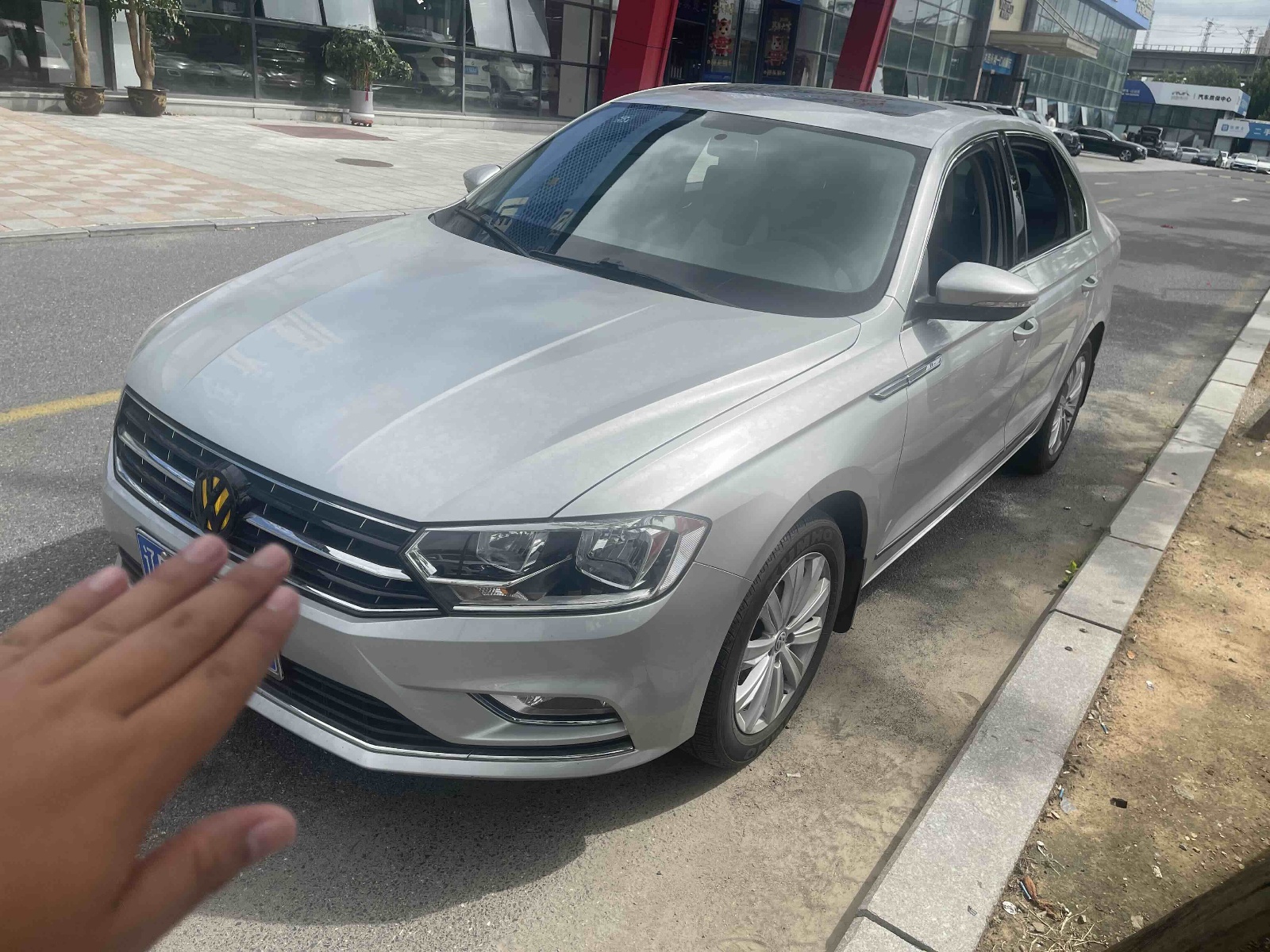 MY2016  Bora  1.6L  MT  Confort