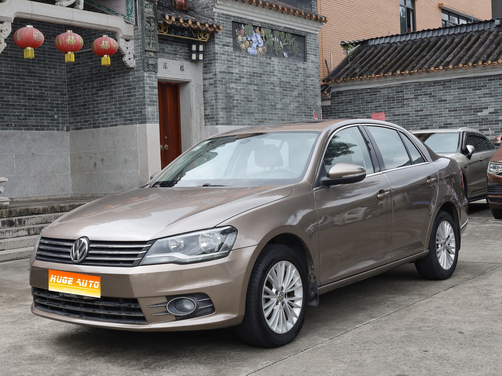 MY2013  Bora  1.6L  AT  Luxury
