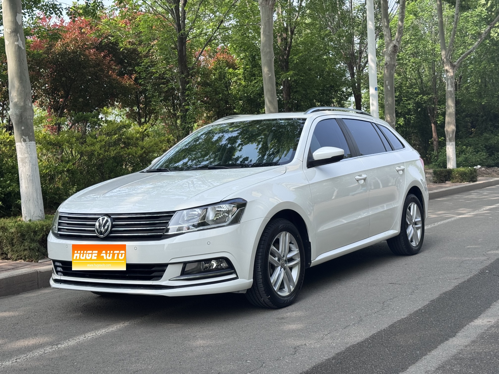 MY2015 Gran Lavida 1.6L AT Comfort Version 