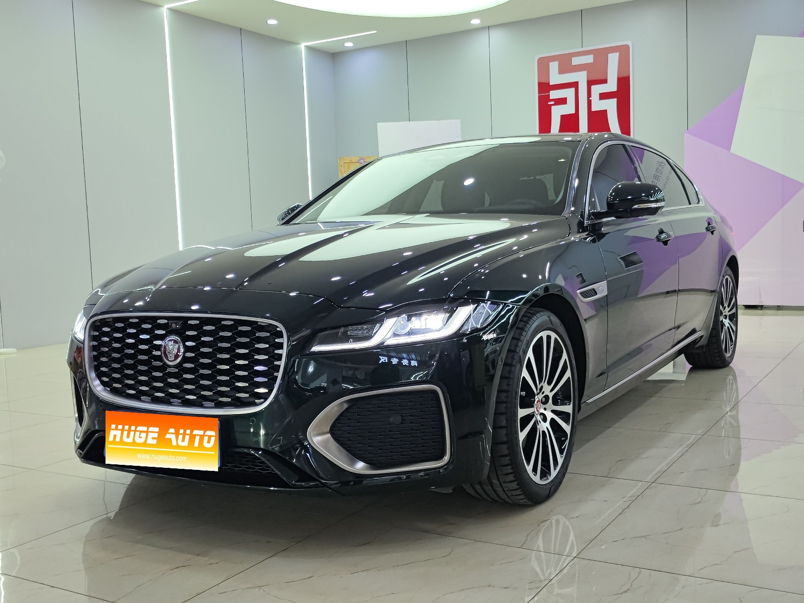 MY2023 Jaguar XFL 2.0T P250 2WD Distinguished Luxury Version