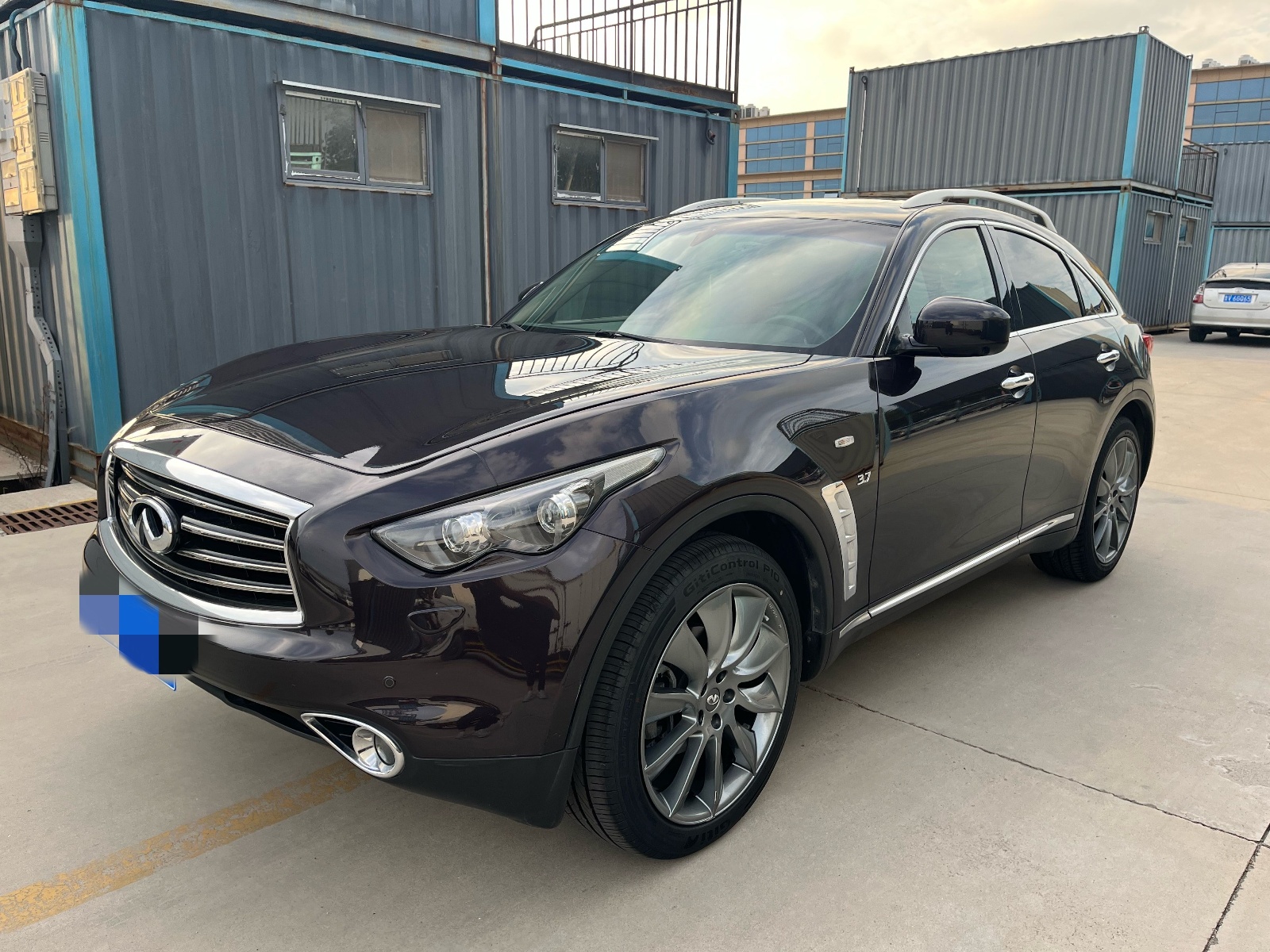 MY2013 Infiniti QX70 3.7L Exceed Version