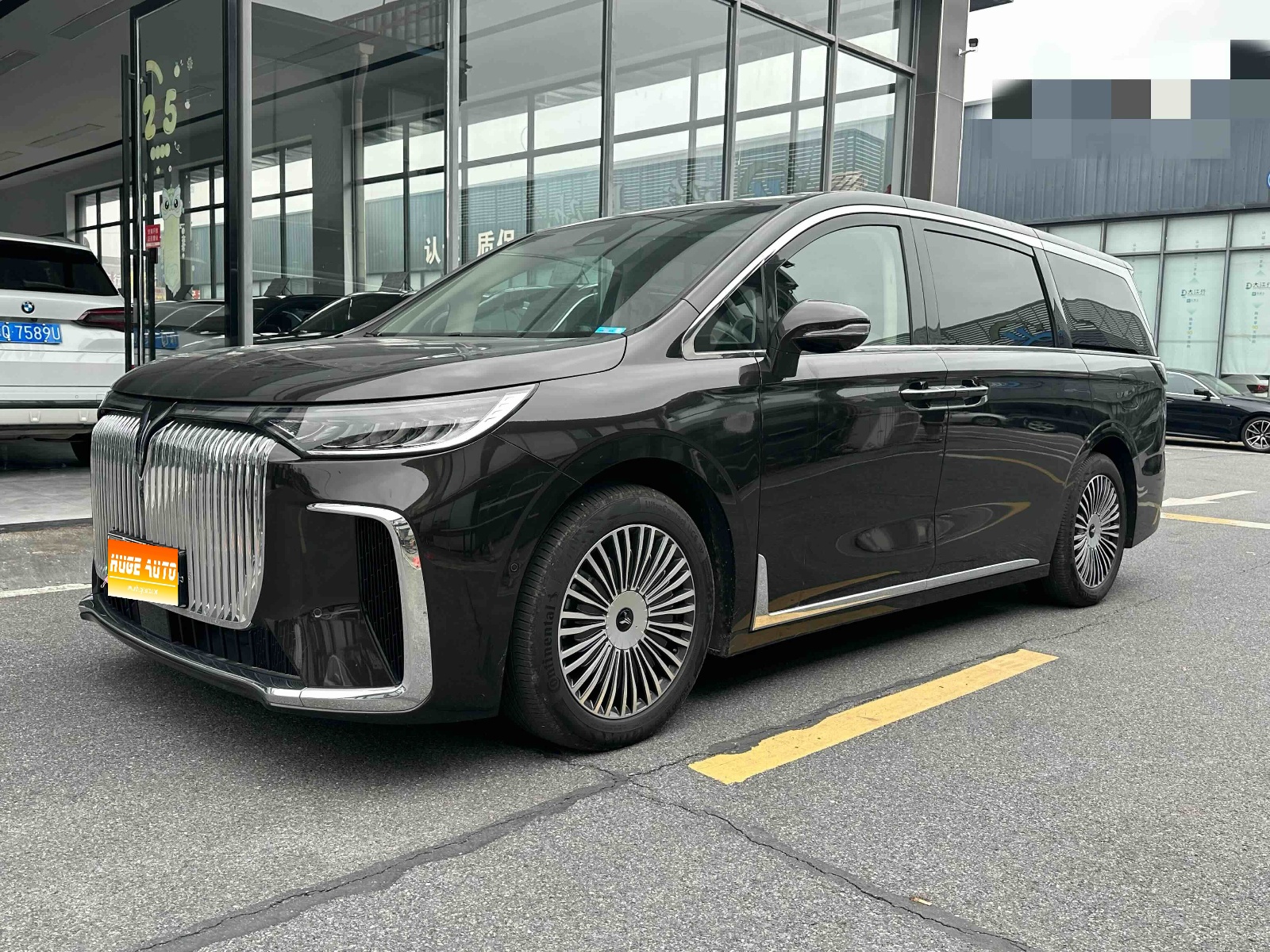2025款 岚图梦想家 PHEV 四驱尊贵鲲鹏版