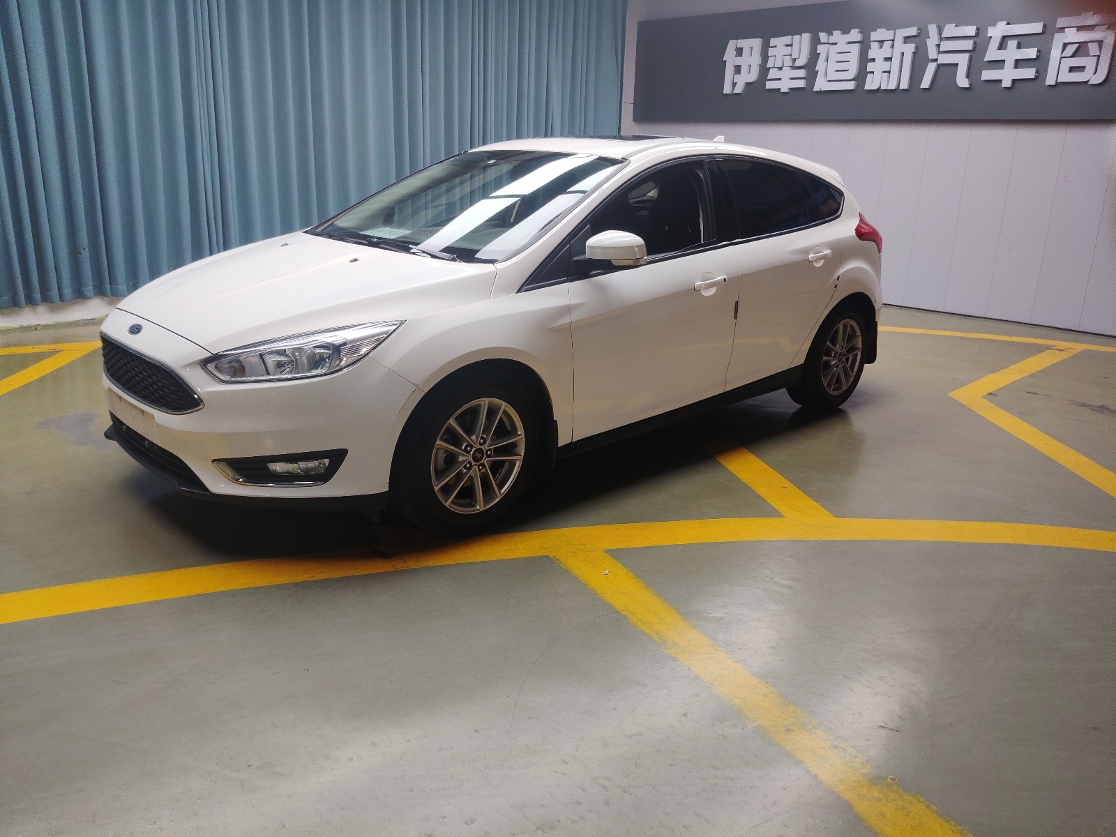 MY2018 Focus Hatchback Classic EcoBoost 180 AT Elite Version