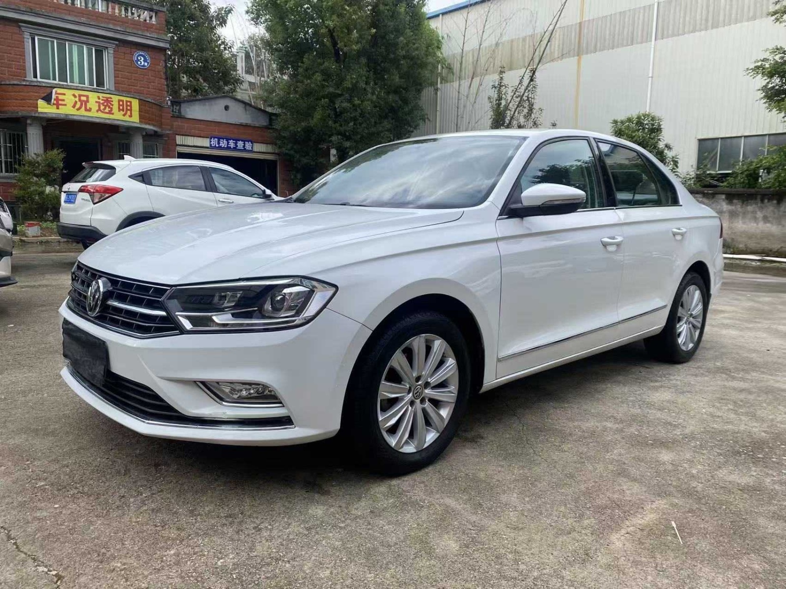 MY2018  Bora  1.5L  MT  Confort