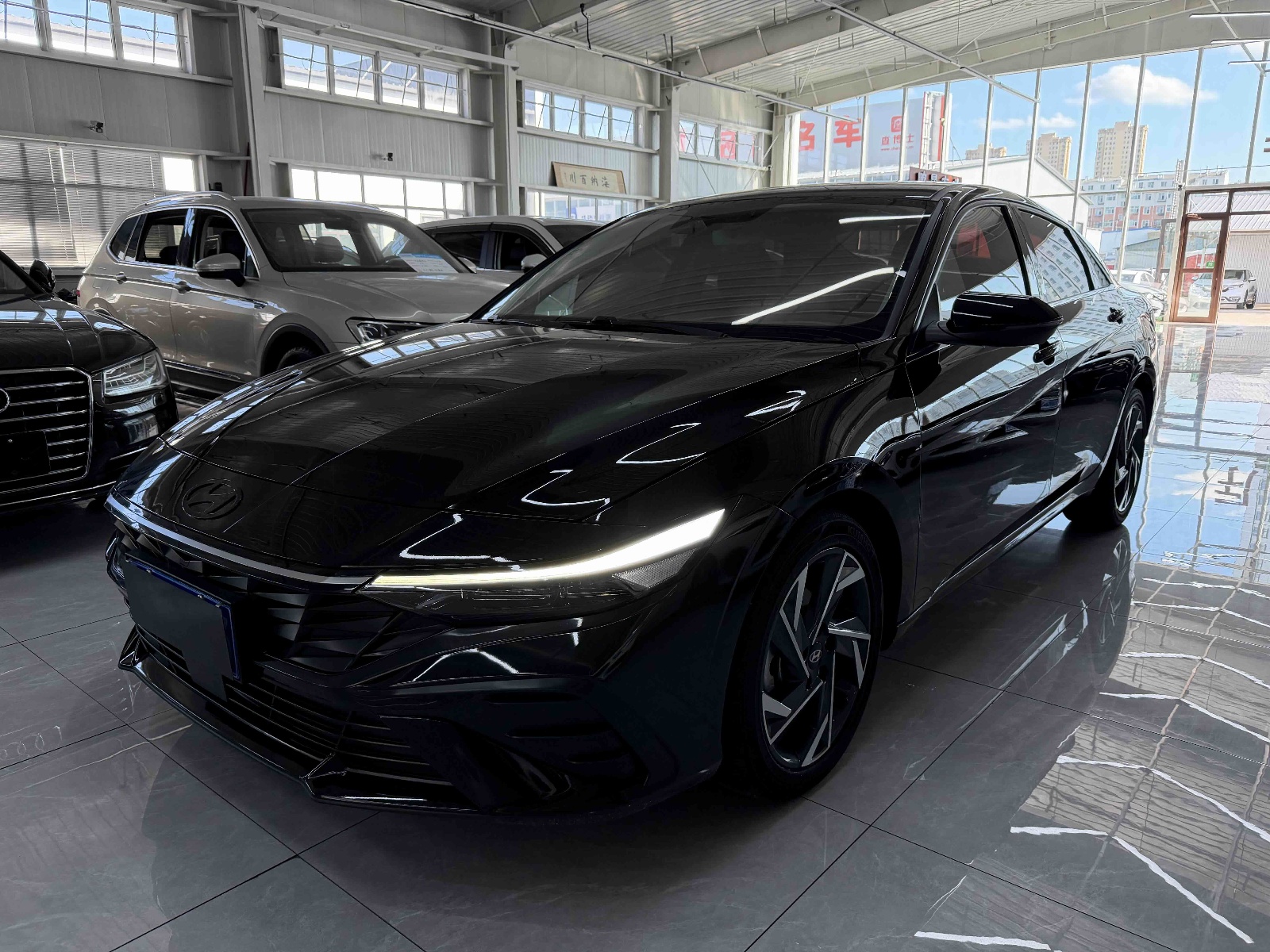 2023款 伊兰特 1.5L CVT LUX尊贵版